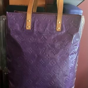 Louis Vuitton tote…. Reade mm bag!